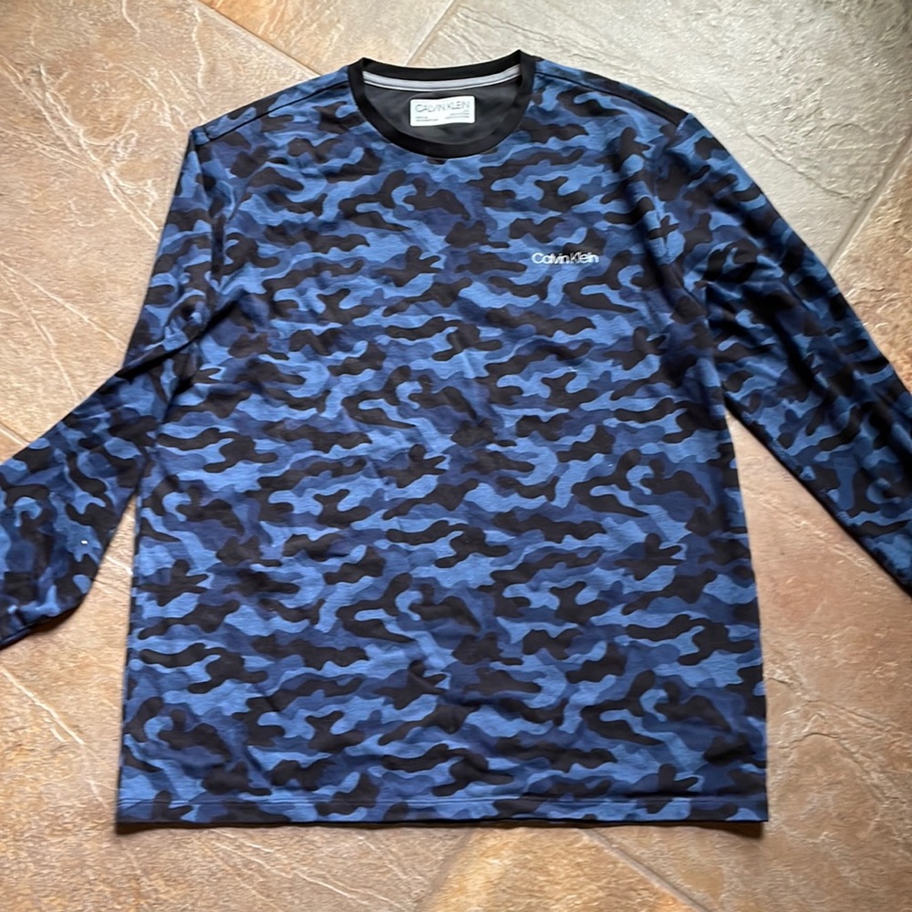 Calvin Klein- NWOT- Mens large blue/black camo long sleeve cotton/poly blend